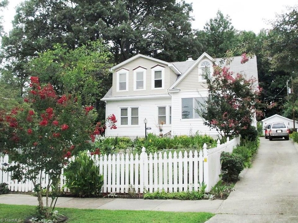 1st image of 2610 Springwood Dr