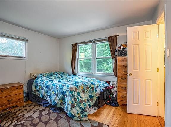 5th image of 25 Glenna Dr