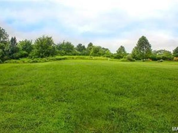 616 Oak Hill Dr, Belleville, IL 62223