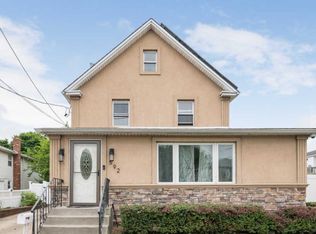 592 Meadowbrook Rd, Merrick, NY 11566