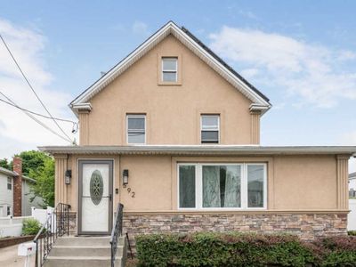 592 Meadowbrook Rd, Merrick, NY, 11566