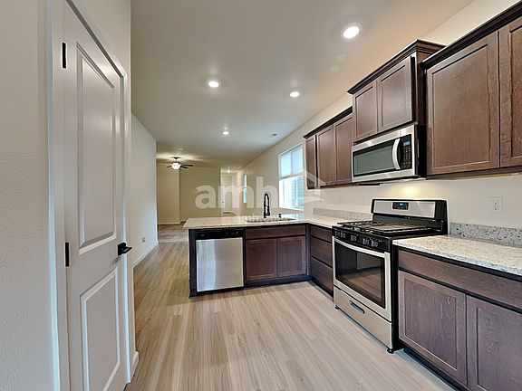 5th image of 1305 W 16th Ave
