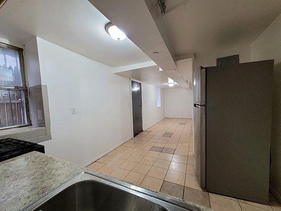 4th image of 3310 Colden Ave #B