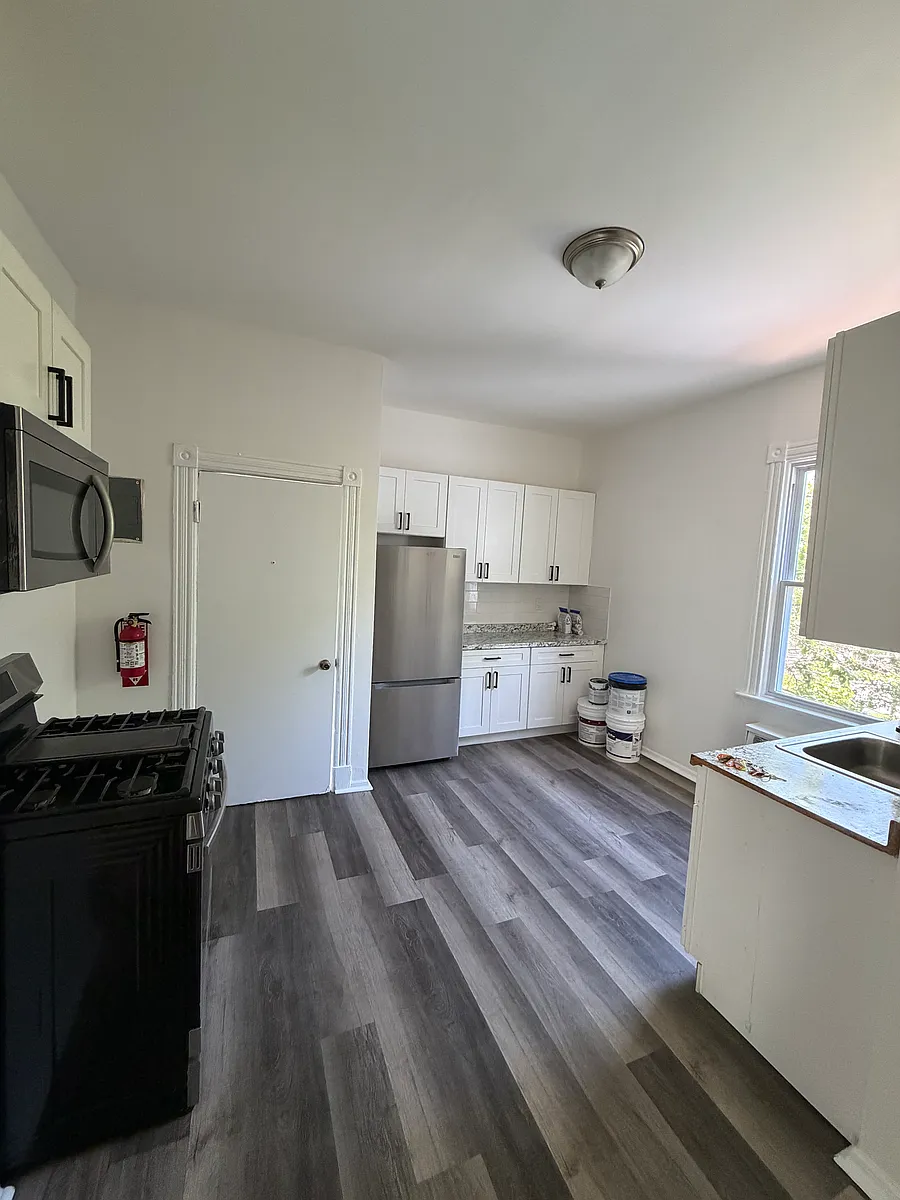 Building Photo - 1029 Van Duzer St #3