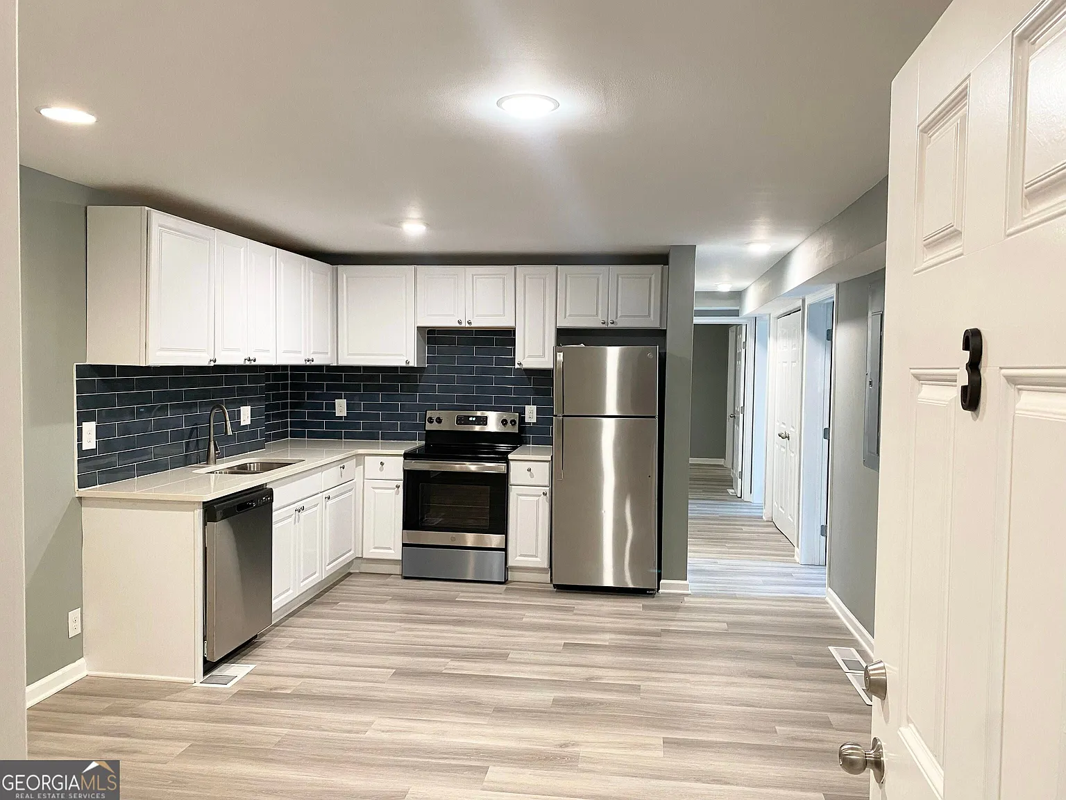 3 bed, 1212 sqft, $2,100 — Photo 1