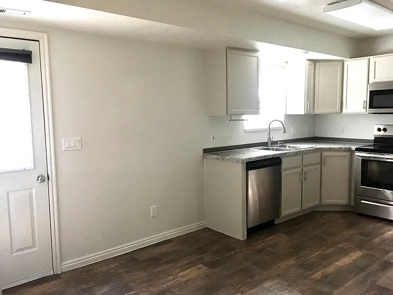 Kitchen/Dining Area