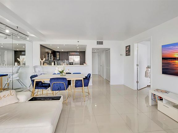 2nd image of 555 NE 15th St APT 20B