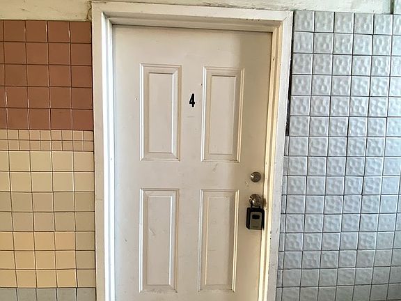 3rd image of 1216 S Pacific Ave #1