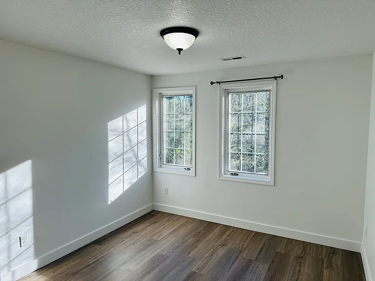 18820 NE Sunrise Ln — Photo 26