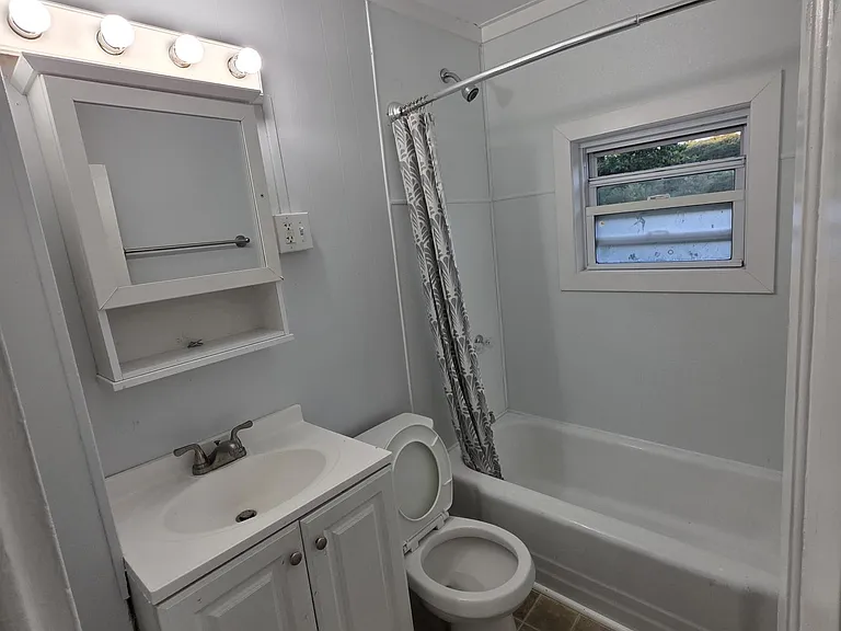627 N Main St #2 — Photo 12