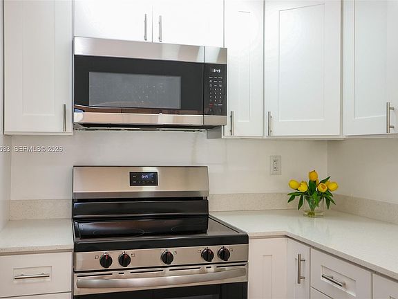 4th image of 995 SW 84th Ave APT 126