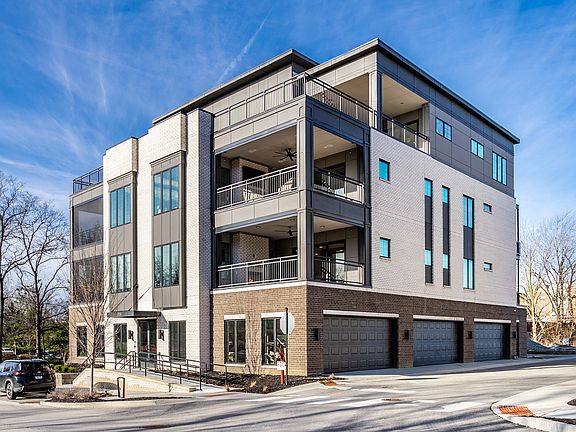 3rd image of 728 Pawnee Rd #2N