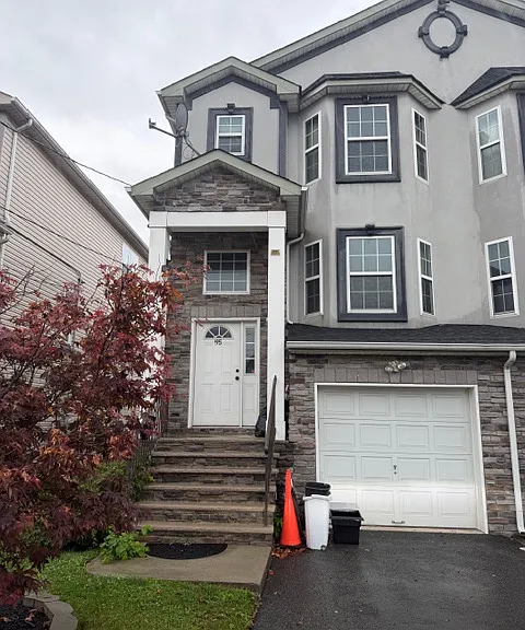 95 Longfellow St — Photo 1