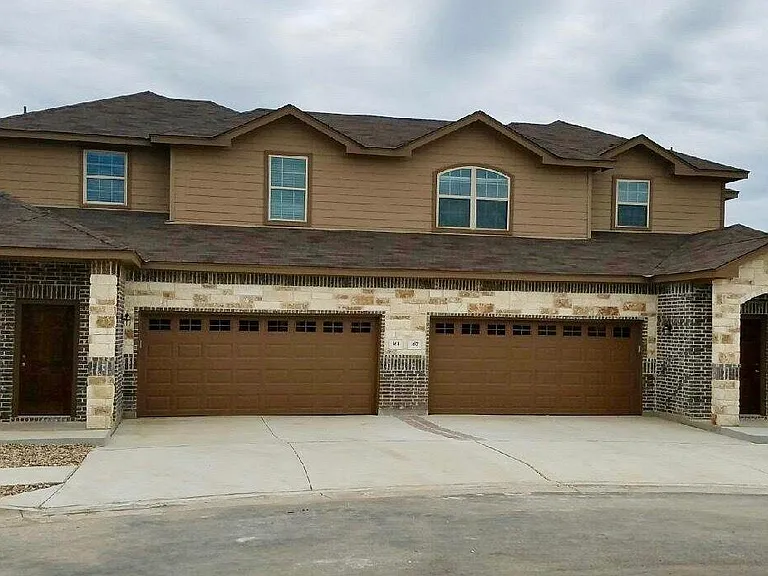 160 Lakeview Ct — Photo 1