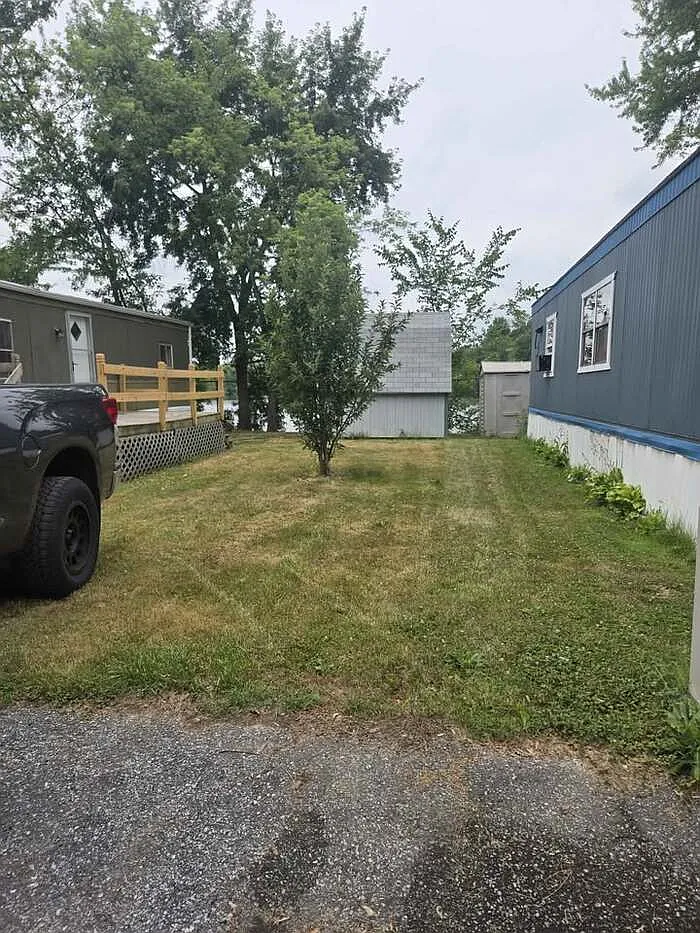 3 bed, 1.0 bath, $1,200 — Photo 2