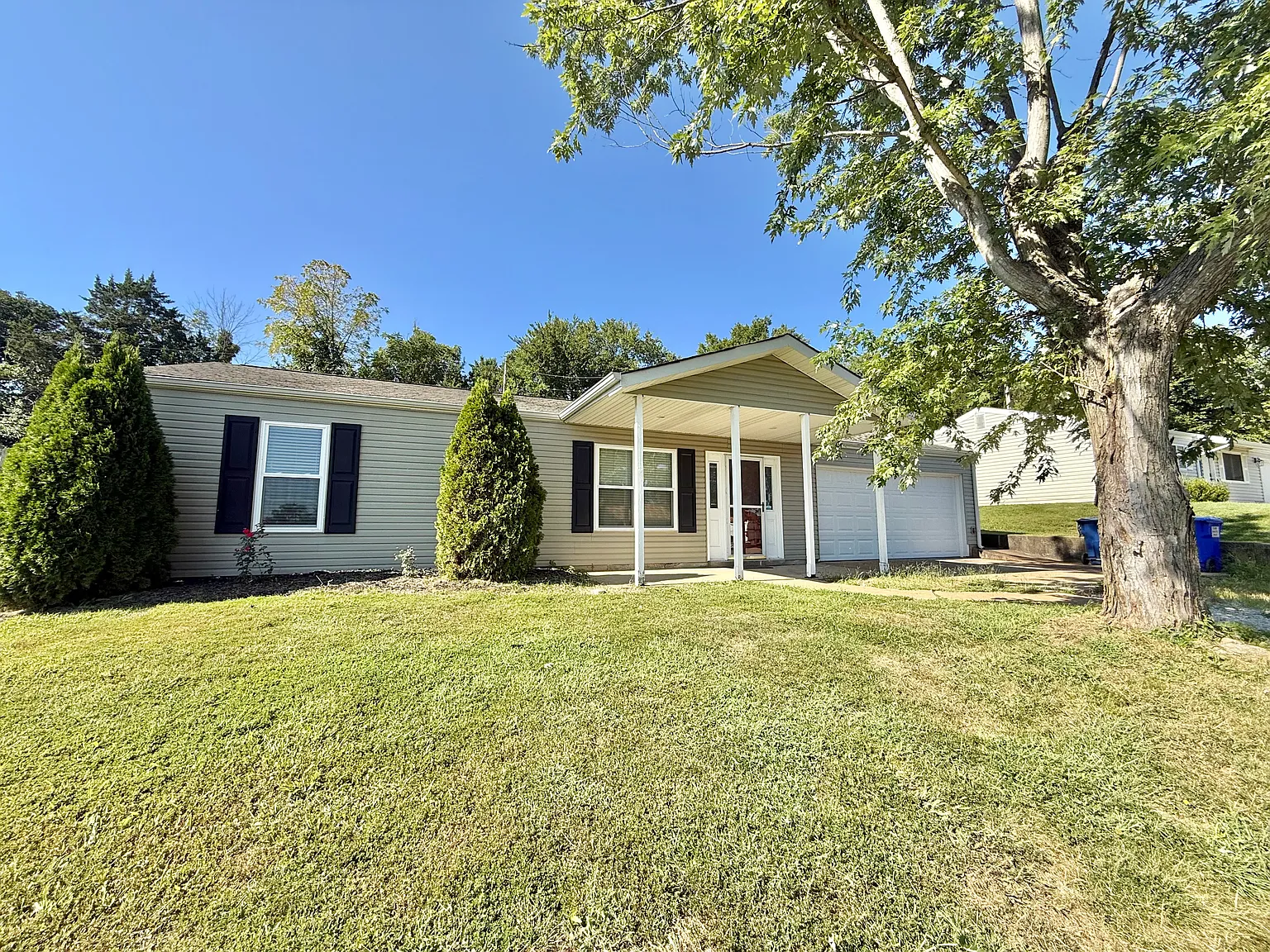3 bed, 995 sqft, $2,000 — Photo 1