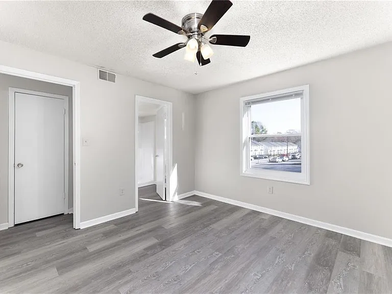121 Mark Twain Cir — Photo 17