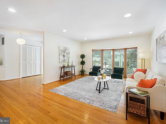 5th image of 9213 Friars Rd