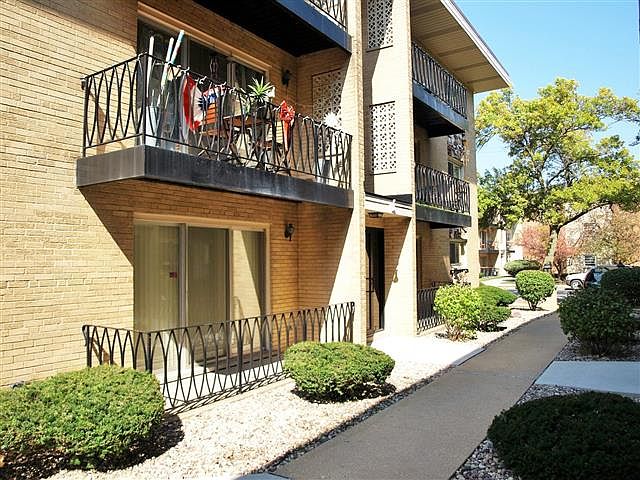 1st image of 6858 N Northwest Hwy APT 1E