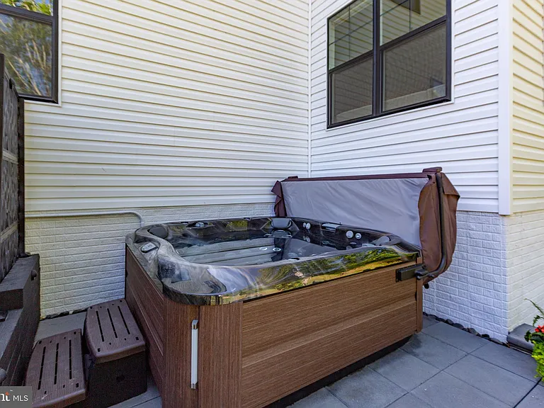 15 Grove Ln — Photo 50