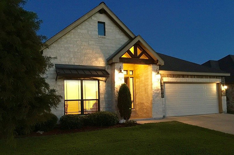 1st image of 207 Sirocco Dr