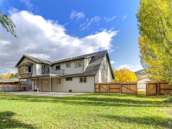 3rd image of 10415 Lakewood Pl
