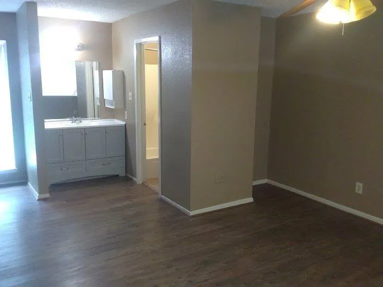 2429 Miramar Ct #2429 — Photo 9