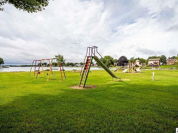 3rd image of 168 Fletcher Dr