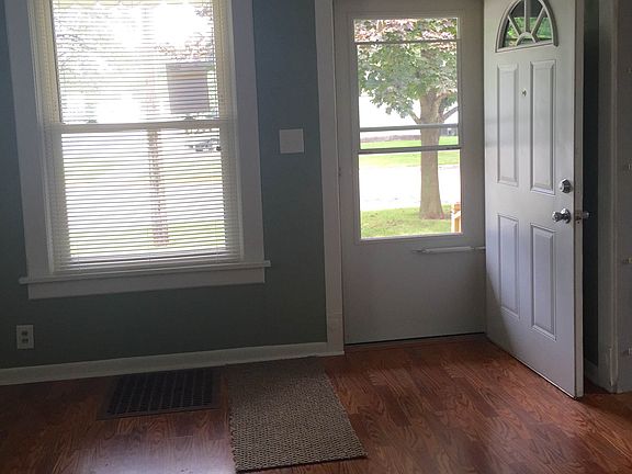 3rd image of 1092 W Park Dr