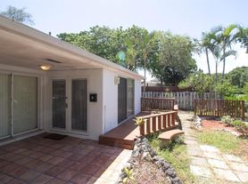 909 NE 12th Ave, Pompano Beach, FL