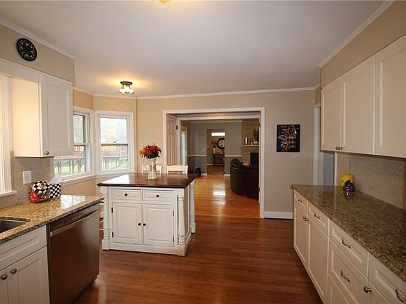 3rd image of 15 Hidden Creek Cir