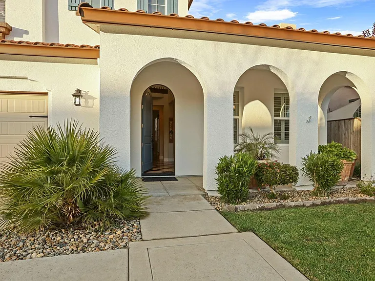 2217 Katzakian Way — Photo 3