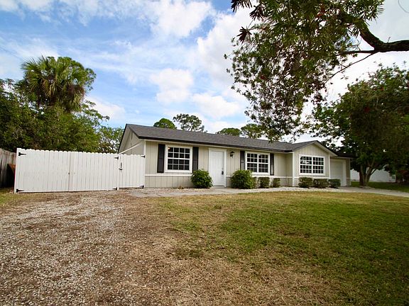 4th image of 1021 Blossom Dr