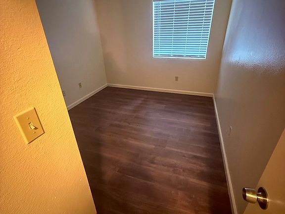 4th image of 351 Howard Ct