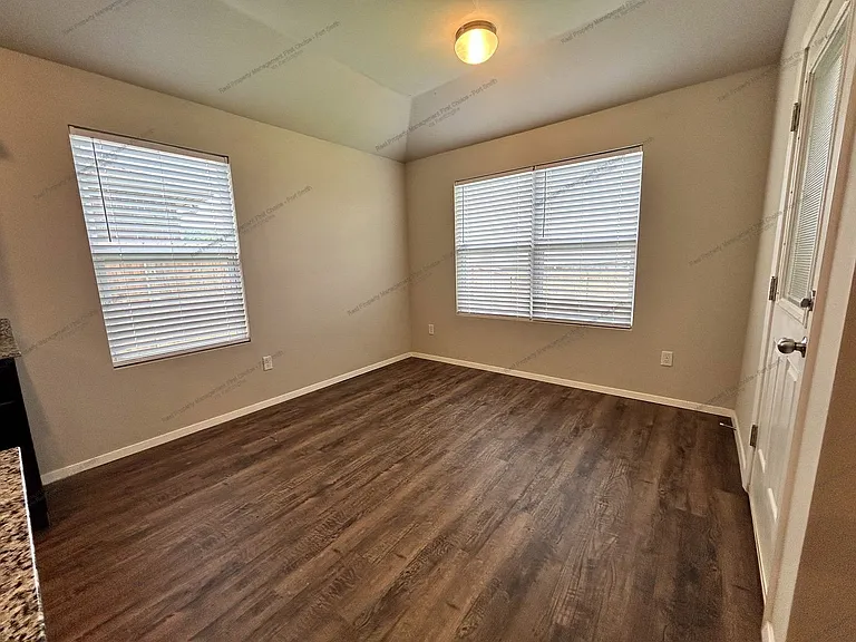 8015 Dogwood Dr — Photo 11