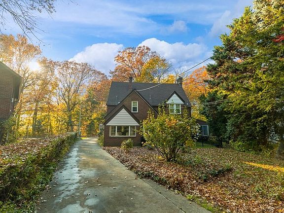 2nd image of 427 Crescent Dr