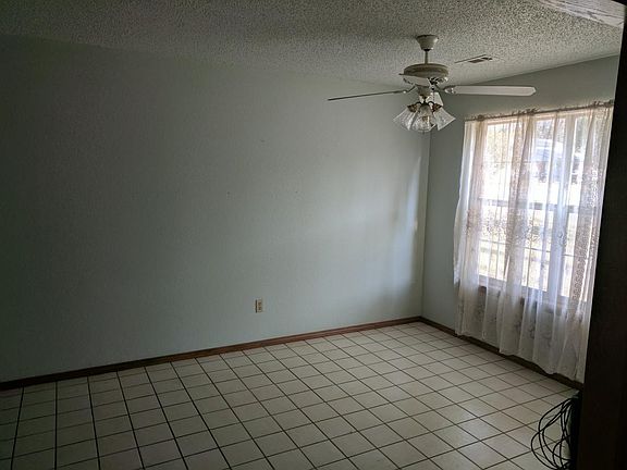 Eat-in kitchen/breakfast nook