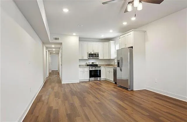 3 bed, 3.0 bath, 1284 sqft, $2,200 — Photo 2