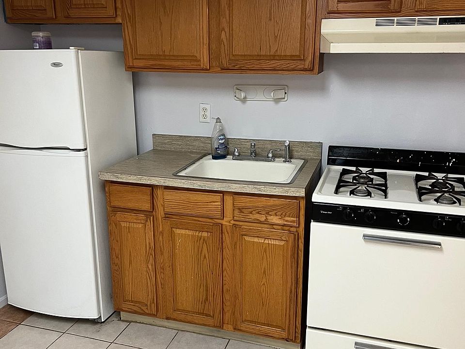 2nd image of 285 Harbor Rd Floor 1