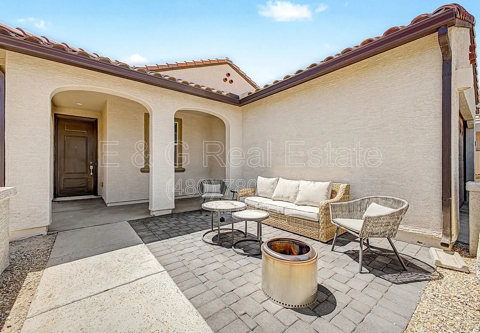 3 bed, 2.0 bath, 1232 sqft, $2,300 — Photo 3