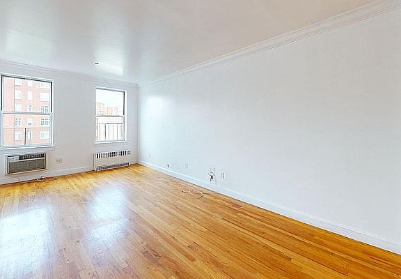 5th image of 2294 Douglas Ave Penthouse C