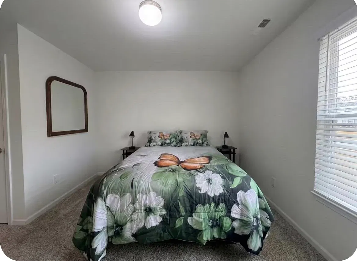5 bed, 2295 sqft, $900 — Photo 2