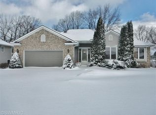 233 Suncrest Ct SW, Grandville, MI 49418