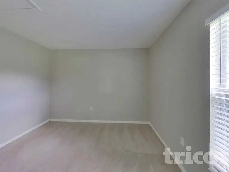 7833 Manor Dr — Photo 12