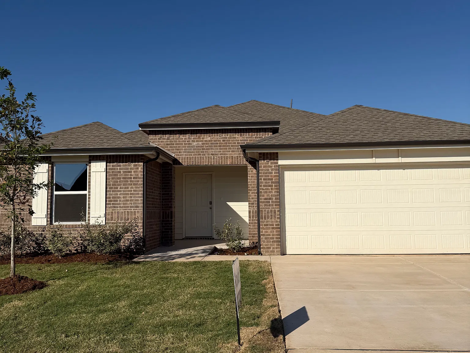 3 bed, 1576 sqft, $1,700 — Photo 1