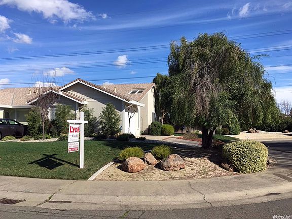 3rd image of 1121 Pebblewood Dr