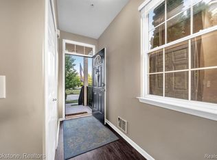 661 Summerfield Dr UNIT 210, Westland, MI 48185