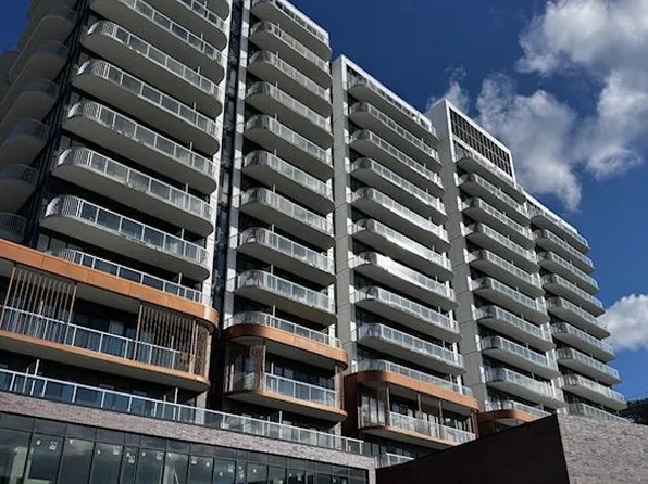 220 Missinnihe Way, Mississauga, ON