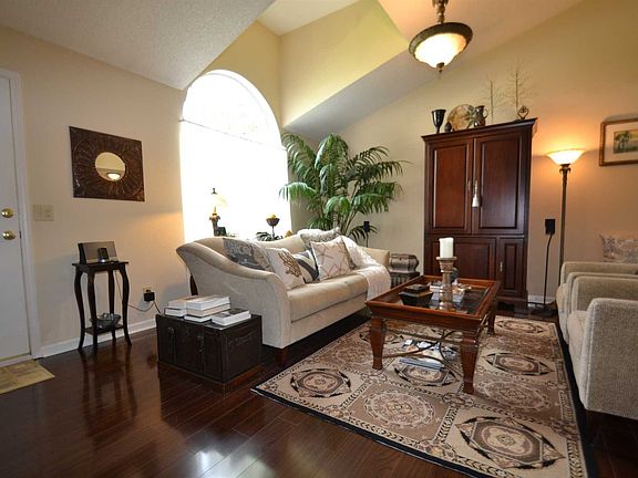 4th image of 144 Highland Creek Ln