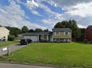 6049 Bannister Dr, Cicero, NY 13039